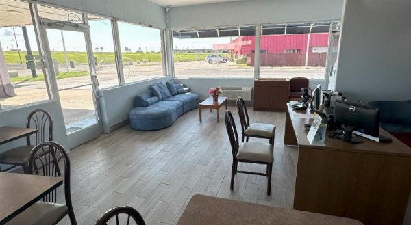 Days Inn by Wyndham Salina South image 4